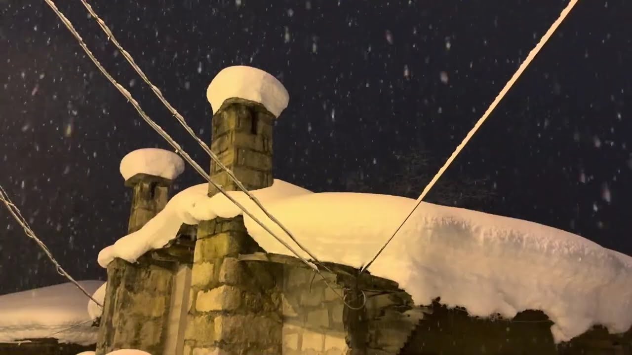 How do people live in high-altitude snowy villages?A snowstorm in the Turkish countryside