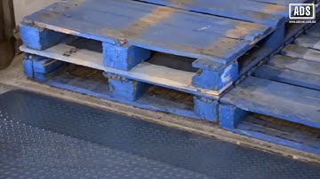 NVTL Vertical Storing Telescoping Lip Dock Leveler