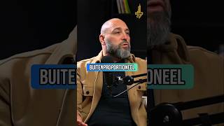 Download Lagu Agressieve buitenproportioneel geweld van de politieagent tegen moslima's. MP3