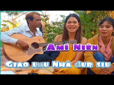 Ơ Goyut Ayong Hlơr Pô Adoh Amí Niên Plei Sơr Hrơi Giao Lưu Sang Đur Siu