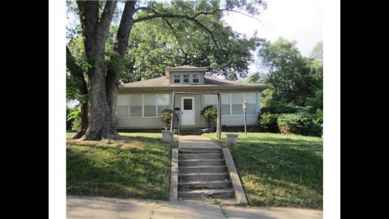 Homes for sale - 568  Middle Street, Leavenworth, KS 66048