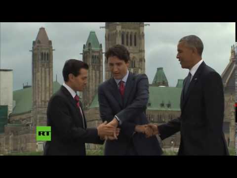 ¿Juego de manos?:  Enrique Peña Nieto, Obama y Trudeau en un extraño apretón de manos