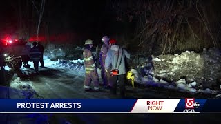 4 arrested after blocking coal train