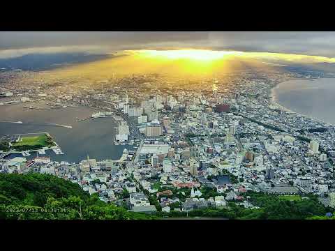 2023.7.13 函館山ライブカメラ 夜明けのエンジェル・ラダー