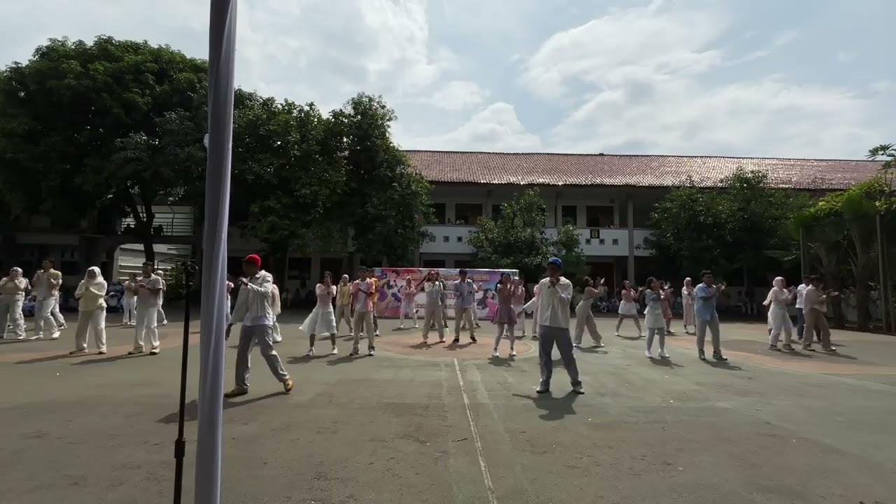 Kamu terhebat XII B 2 2 #pentasseni #musik #tari #smanlita #sman5kotang