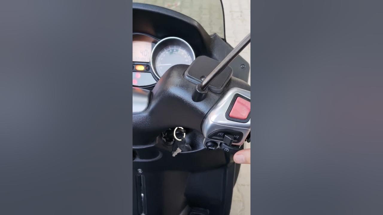 Piaggio MP3 250 Detail 360 review YouTube