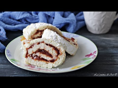 Rotolo dolce farcito di soli albumi con marmellata