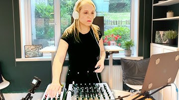 KIQI at Home | Minimal House & Techno DJ Set on MODEL 1