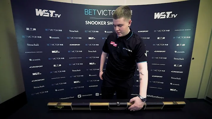 What's Inside Aaron Hill's Cue Case?