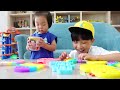 예준이의 푸시 팝잇 장난감 색깔놀이 아기 동생과 동물원 여행놀이 Color Toy Play with Animal Playground