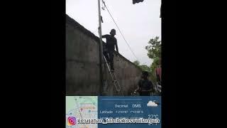 Pemasangan CCTV di Balai RW 02 dan Makam Umum Islam didampingi Kasie Trantib dan Staf Kelurahan