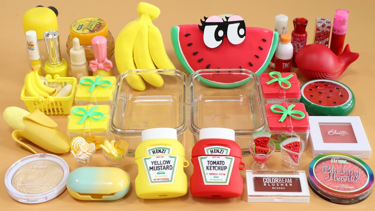 Mixing"Banana VS Strawberry" Eyeshadow,Makeup,parts,glitter Into Slime!Satisfying Slime Video!★ASMR★
