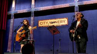 Lisa Loeb &amp; Duncan Sheik BARELY BREATHING Live Duet 😻👓 07-23-2023 City Winery NYC 4K