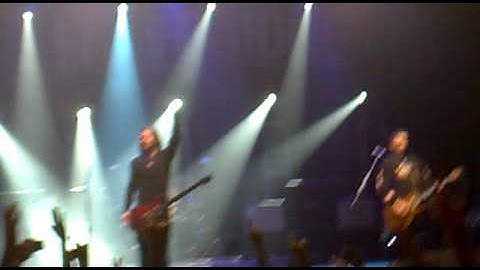 alter bridge - open your eyes (live in Glasgow 2010)