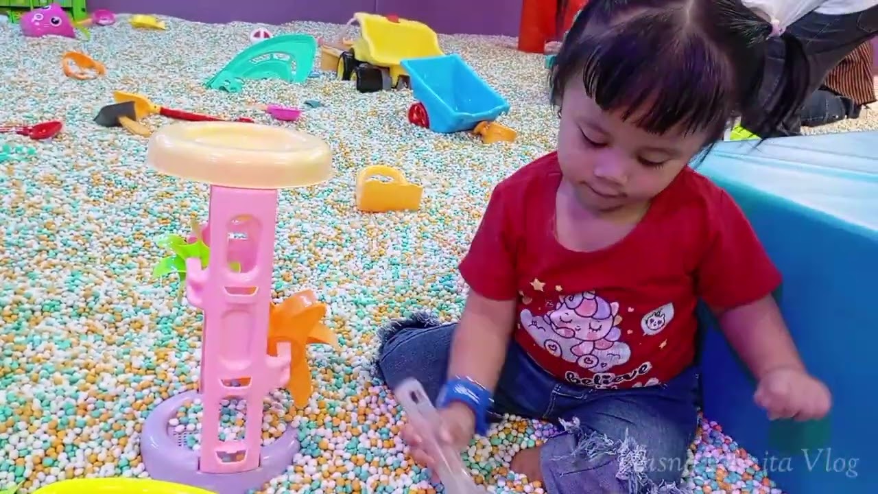 Seru seruan bareng anak bikang di Milky Universe Cikupa, Ramayana Lt. 2