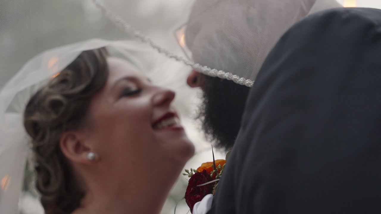 Megan & DJ | Hoosier Grove Barn | Streamwood IL