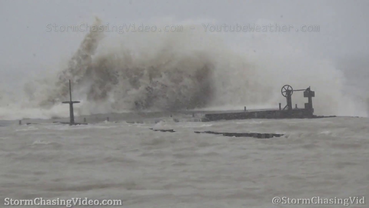 Lake Michigan wicked waves and snow - Northern Chicago metro 10/31/2019