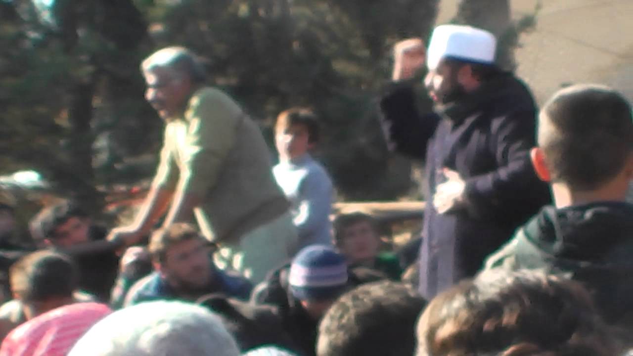 كلمة طيبة لاحد الخطباء اثناء بعد دفن احد الشهداء