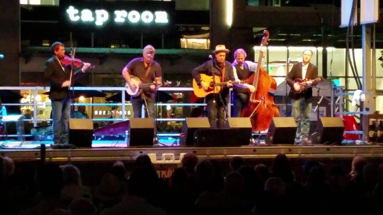 She's Long, She's Tall - The Gibson Brothers - Wide Open Bluegrass 2017