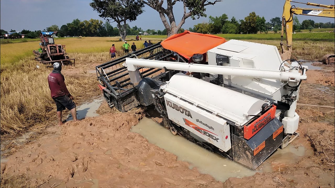 สำเร็จแล้ว!!รถวินดึงรถเกี่ยวคูโบต้าขึ้นจากหล่มใด้สำเร็จ!!สนุกดุเดือด!!มันส์!!มันส์!!