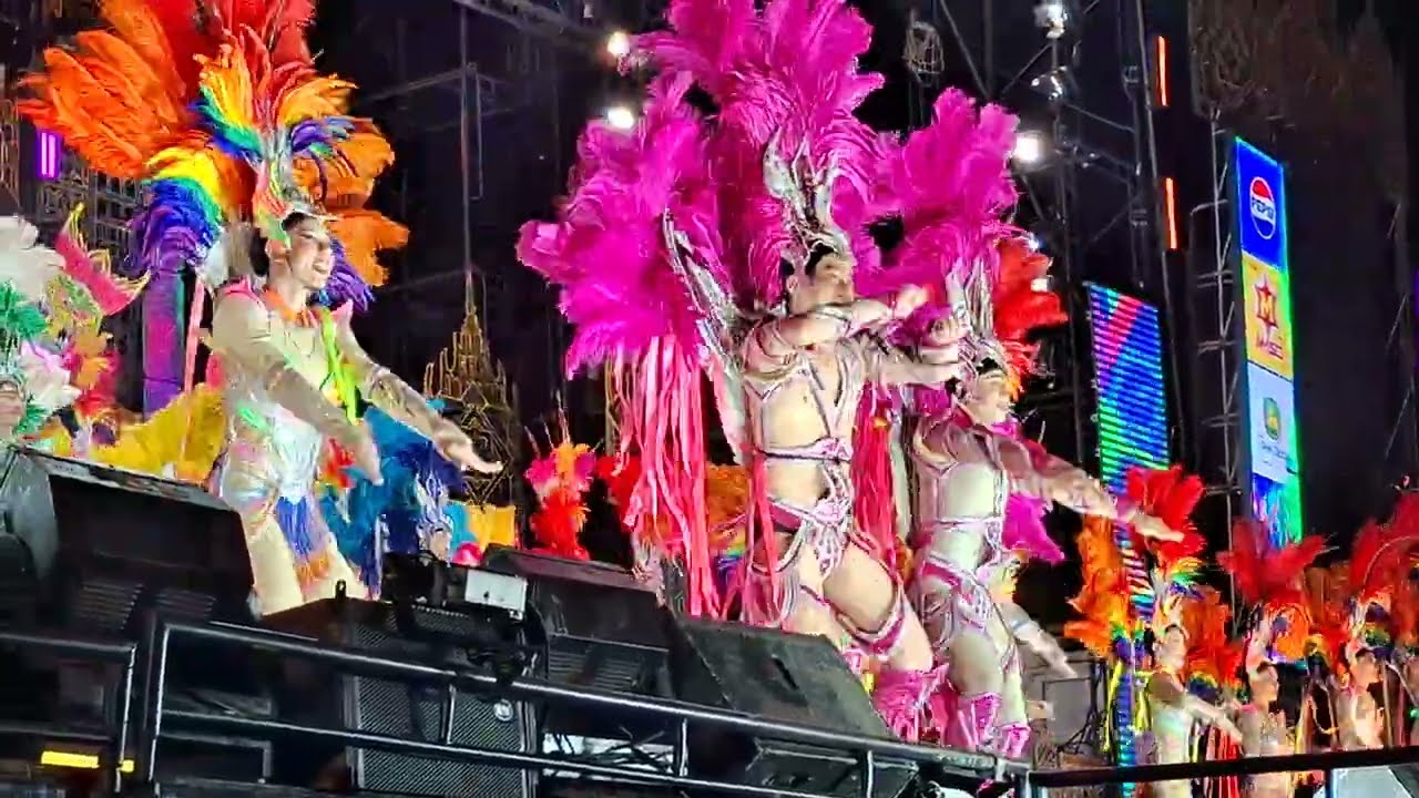 เที่ยวชมงานบุญประเพณีเดือน 4 อำเภอทุ่งฝนชมหมอลำคณะประถมบันเทิงศิลป์จ้า