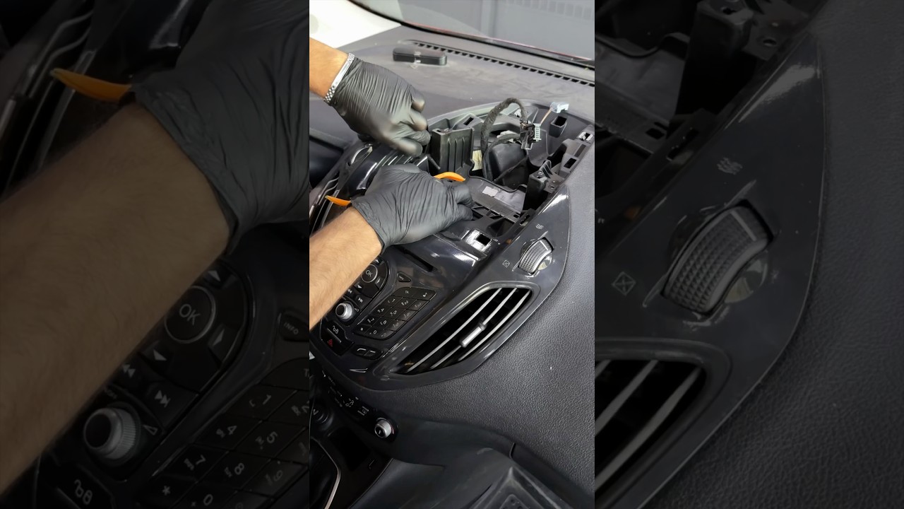 Ford Courier Tesla Multimedya  