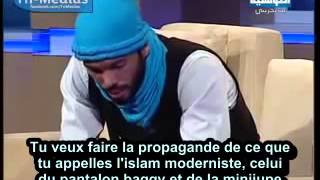 Download Lagu Un jeune tunisien chante des paroles inattendues pour l'animateur MP3