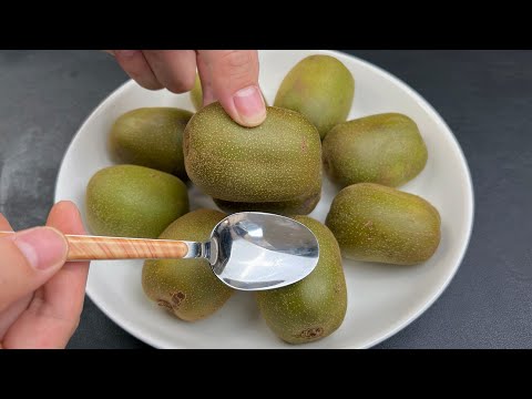 今天才知道，獼猴桃去皮原來這麼簡單，只需一個勺子就搞定，不髒手不流汁，太棒了 Peel kiwi fruit Easy, just use a spoon ， Life Hacks tips
