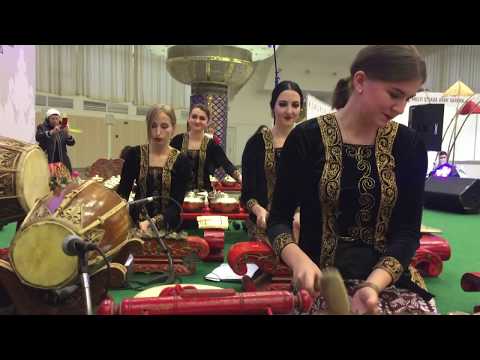 Video: Pertunjukan merpati di Moskow (2015)