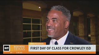 Crowley ISD rolls out the red carpet for the first day of school