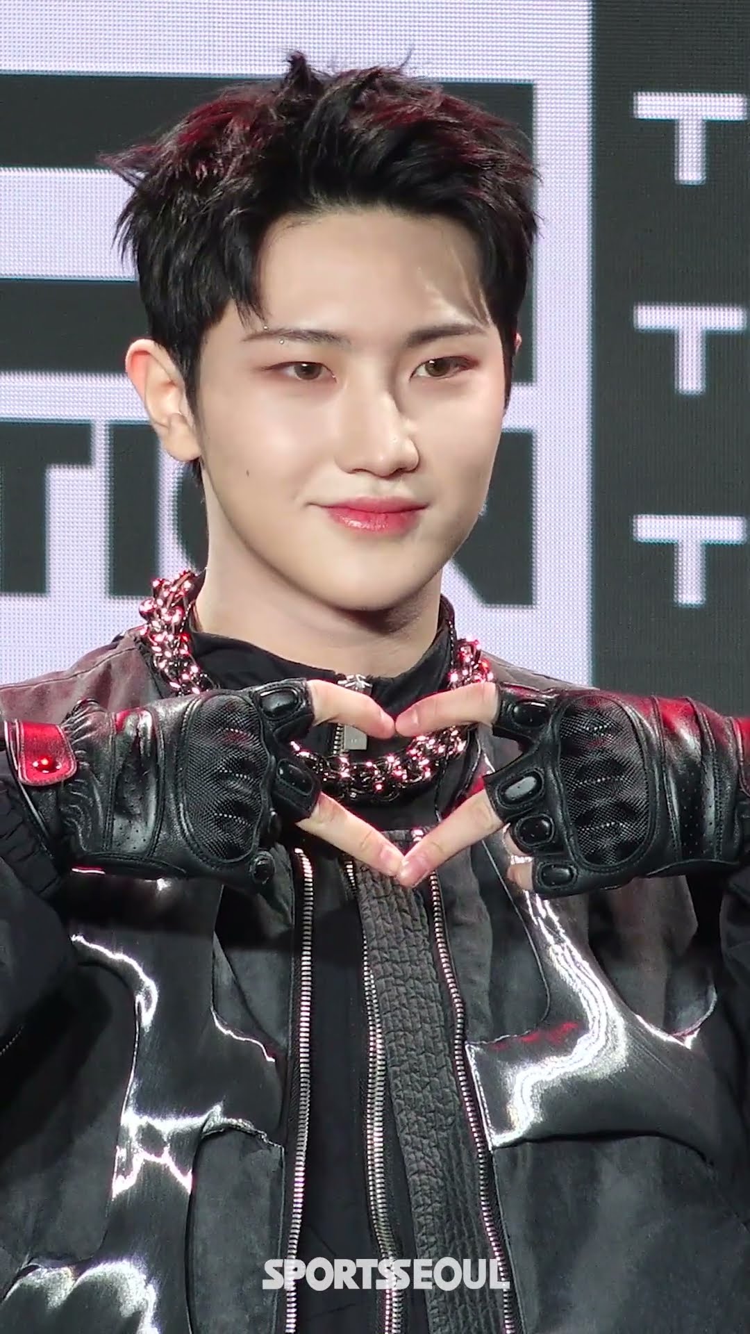 최태훈, 카리스마 더뉴식스 리더
