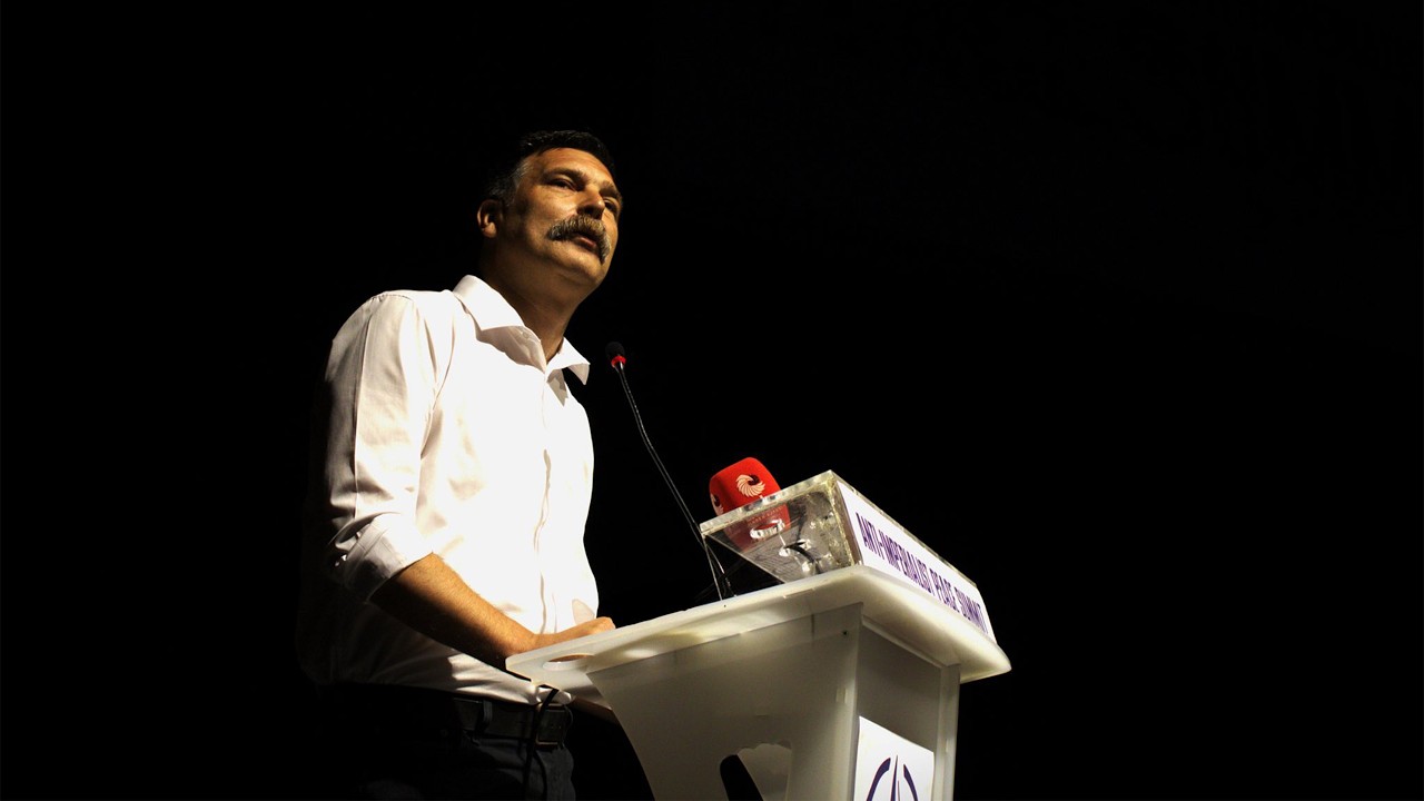 Erkan Baş, Uluslararası Anti-Emperyalist Barış Zirvesi’nin açılış konuşmasını gerçekleştirdi