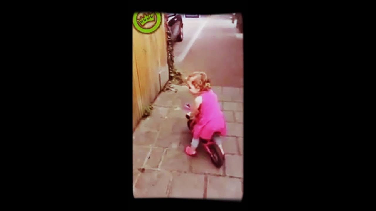 Ik ben zo boos!!! En ik ga alleen naar de speeltuin - YouTube