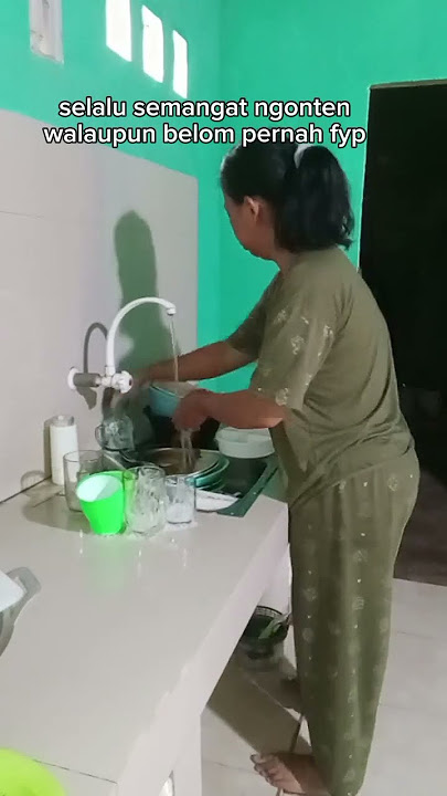 ibu cuci piring