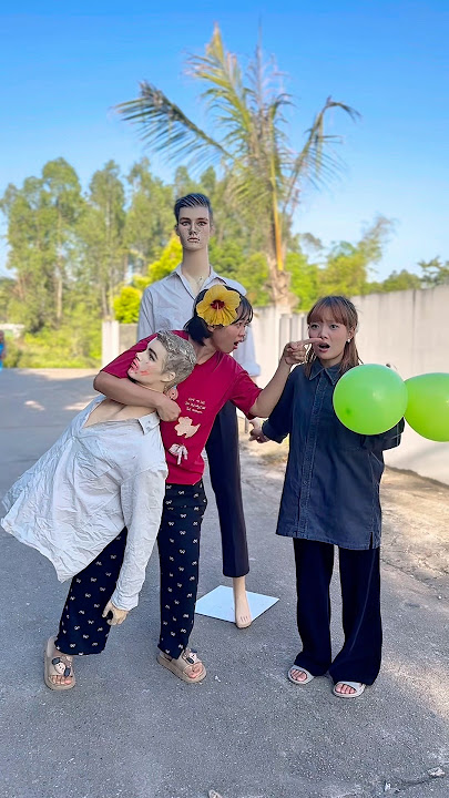 Who is the mannequin? 🤣🤣🤣