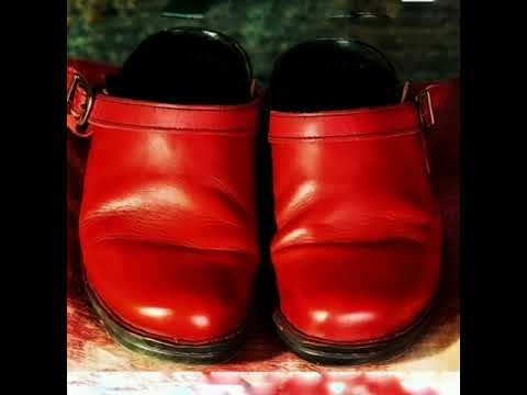 Красные башмачки: сказка из книги Клариссы Пинколы Эстес "Бегущая с волками"