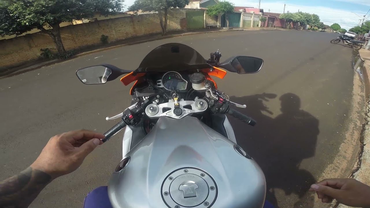 CBR 1000rr Só o Cano  4x1  Berrando muito