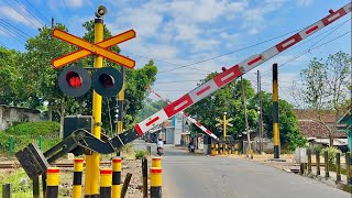 DAERAH UNIK! Perlintasan Kereta Api Stasiun Kotok Jember, Jawa Timur