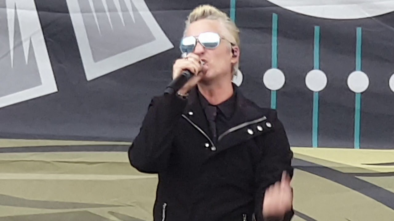 stone temple pilots singer cuts self 2017 stone temple pilots singer cuts self 2017