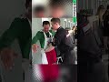 Policías lo revisan en el estadio... y terminan muertos de risa 😂