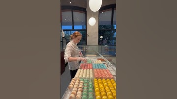 Does anyone like macarons anymore?