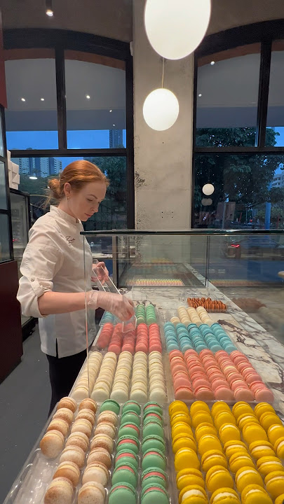 Does anyone like macarons anymore?