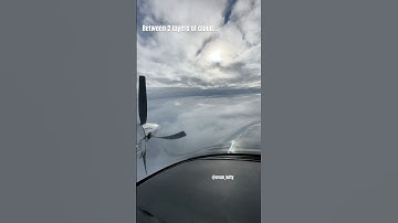 🤯 Flying Between 2 Layers of Cloud! Pilots and Aviation #pilotlife