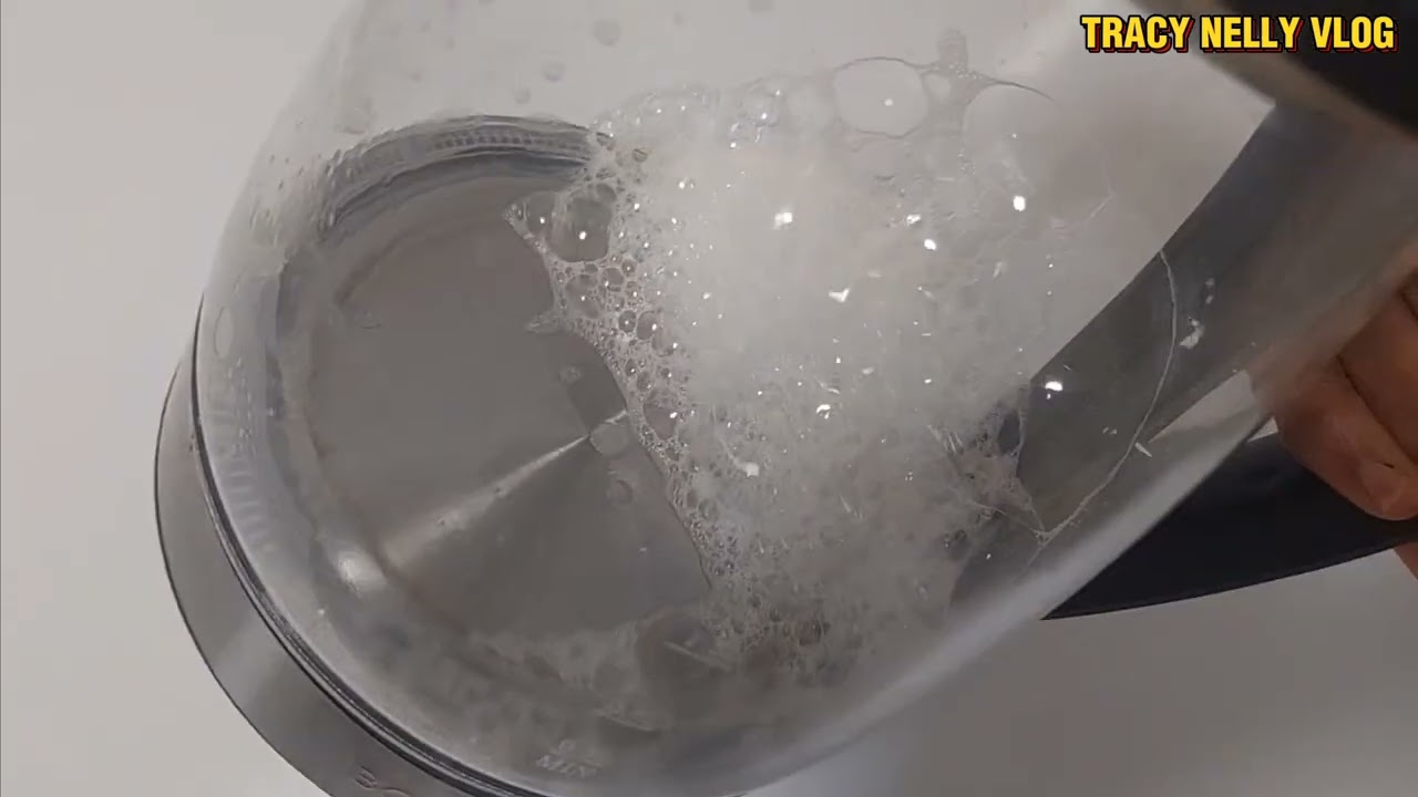 HOW TO USE VINEGAR TO CLEAN KITCHEN UTENSILS