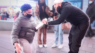 QUIZZING STRANGERS ABOUT ISLAM FOR AN IPAD IN TIMES SQUARE!