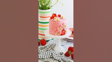 Made a small batch version of my fave strawberry cake recipe 🥹 recipe at sugarandsparrow.com #cake