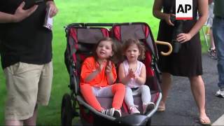 Clintons March in Hometown Memorial Day Parade Clintons March in Hometown Memorial Day Parade