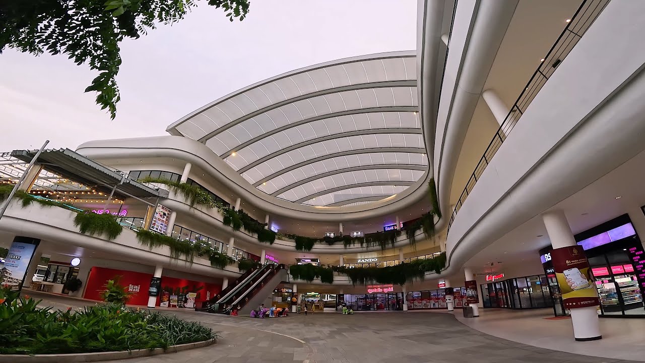 K Mall Market in Phnom Penh Cambodia. - YouTube