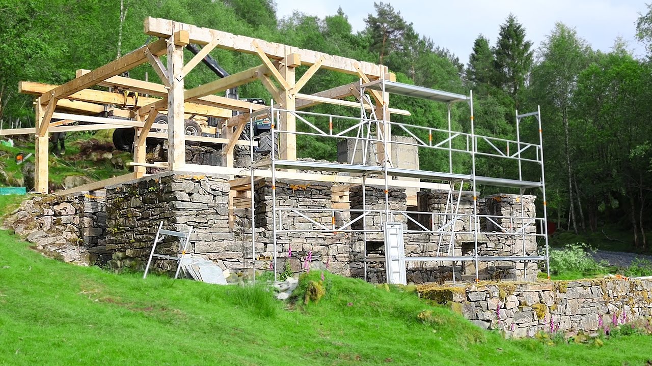 Rebuilding a 100 Year Old Barn Using Traditional Methods - YouTube