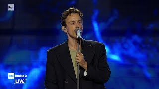 Aiello sings 'Arsenico' - Radio2 Live - The sky is always bluer 08/05/2026